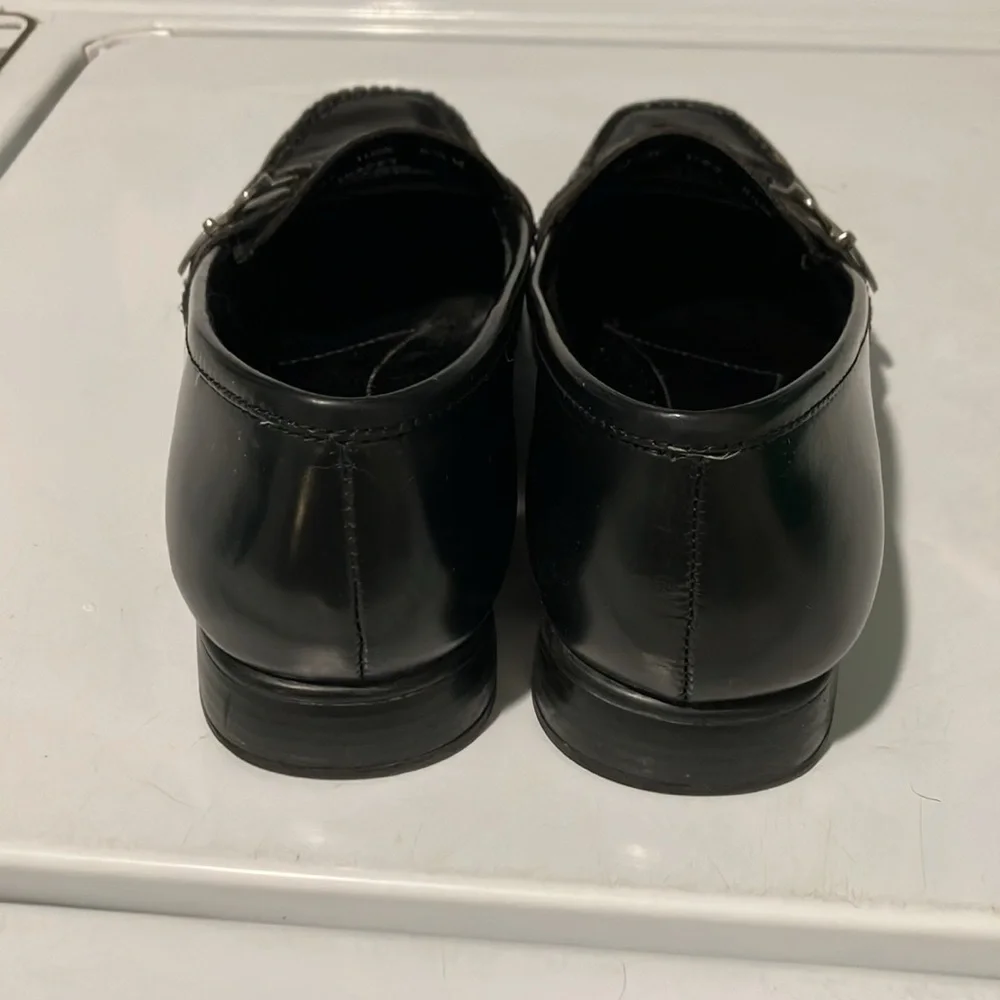 Bass Women’s black leather loafers shoes 8.5 Tracey silver hardware - Picture 4 of 10